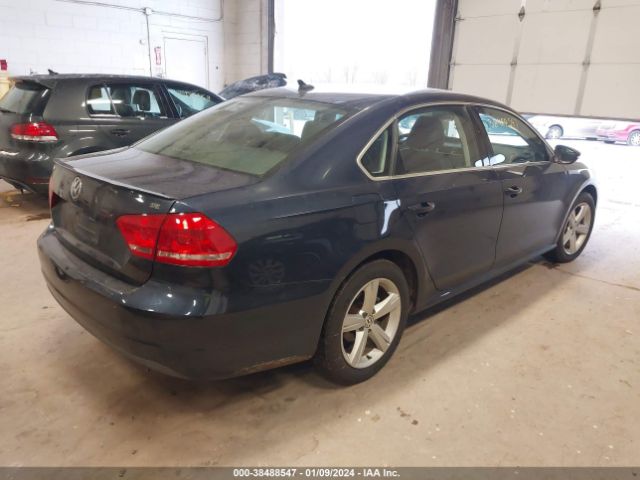 Photo 3 VIN: 1VWBH7A3XCC015852 - VOLKSWAGEN PASSAT 