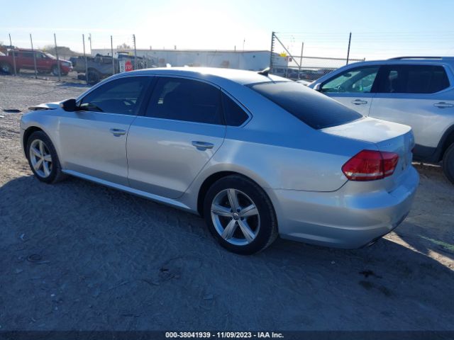 Photo 2 VIN: 1VWBH7A3XCC016211 - VOLKSWAGEN PASSAT 