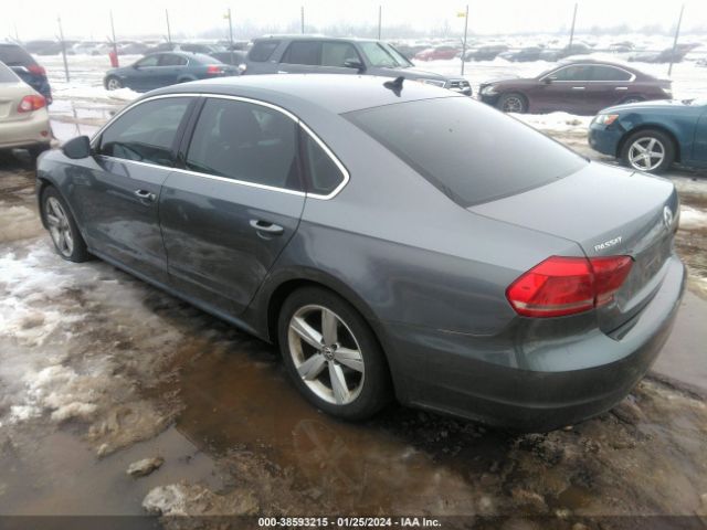 Photo 2 VIN: 1VWBH7A3XCC046485 - VOLKSWAGEN PASSAT 