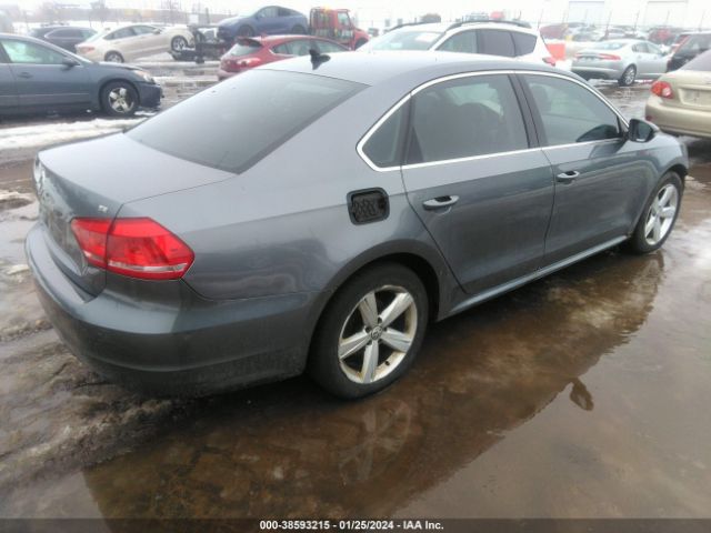 Photo 3 VIN: 1VWBH7A3XCC046485 - VOLKSWAGEN PASSAT 