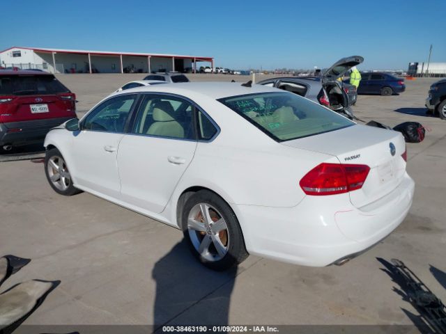 Photo 2 VIN: 1VWBH7A3XCC049838 - VOLKSWAGEN PASSAT 