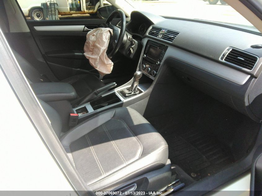 Photo 4 VIN: 1VWBH7A3XCC087120 - VOLKSWAGEN PASSAT 