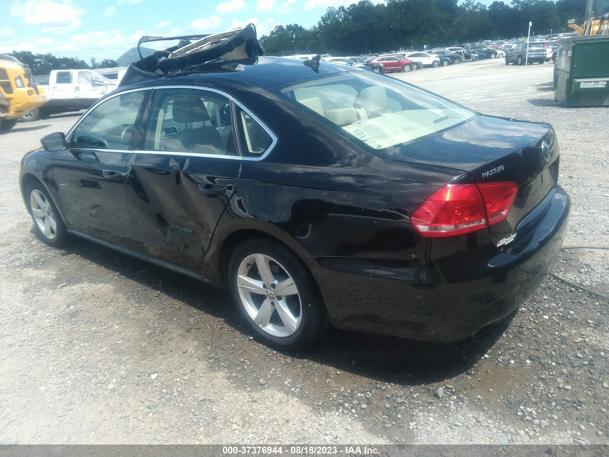 Photo 2 VIN: 1VWBH7A3XDC082615 - VOLKSWAGEN PASSAT 