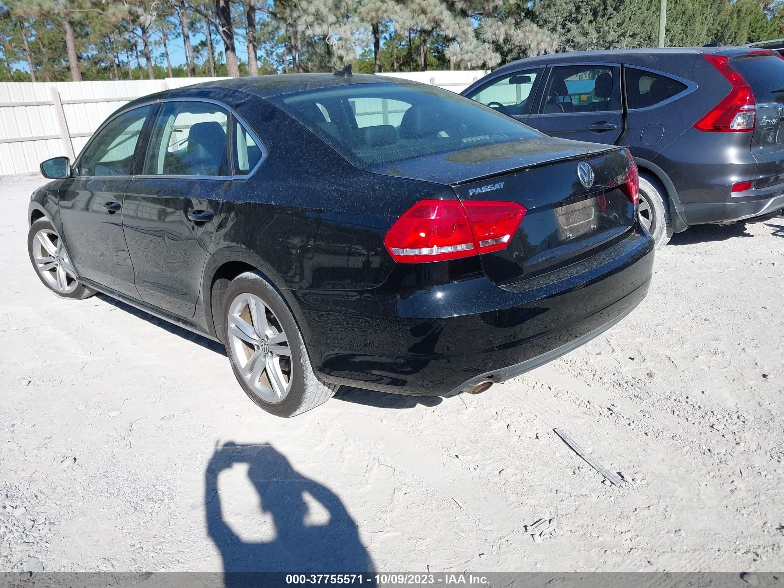 Photo 2 VIN: 1VWBH7A3XDC112180 - VOLKSWAGEN PASSAT 