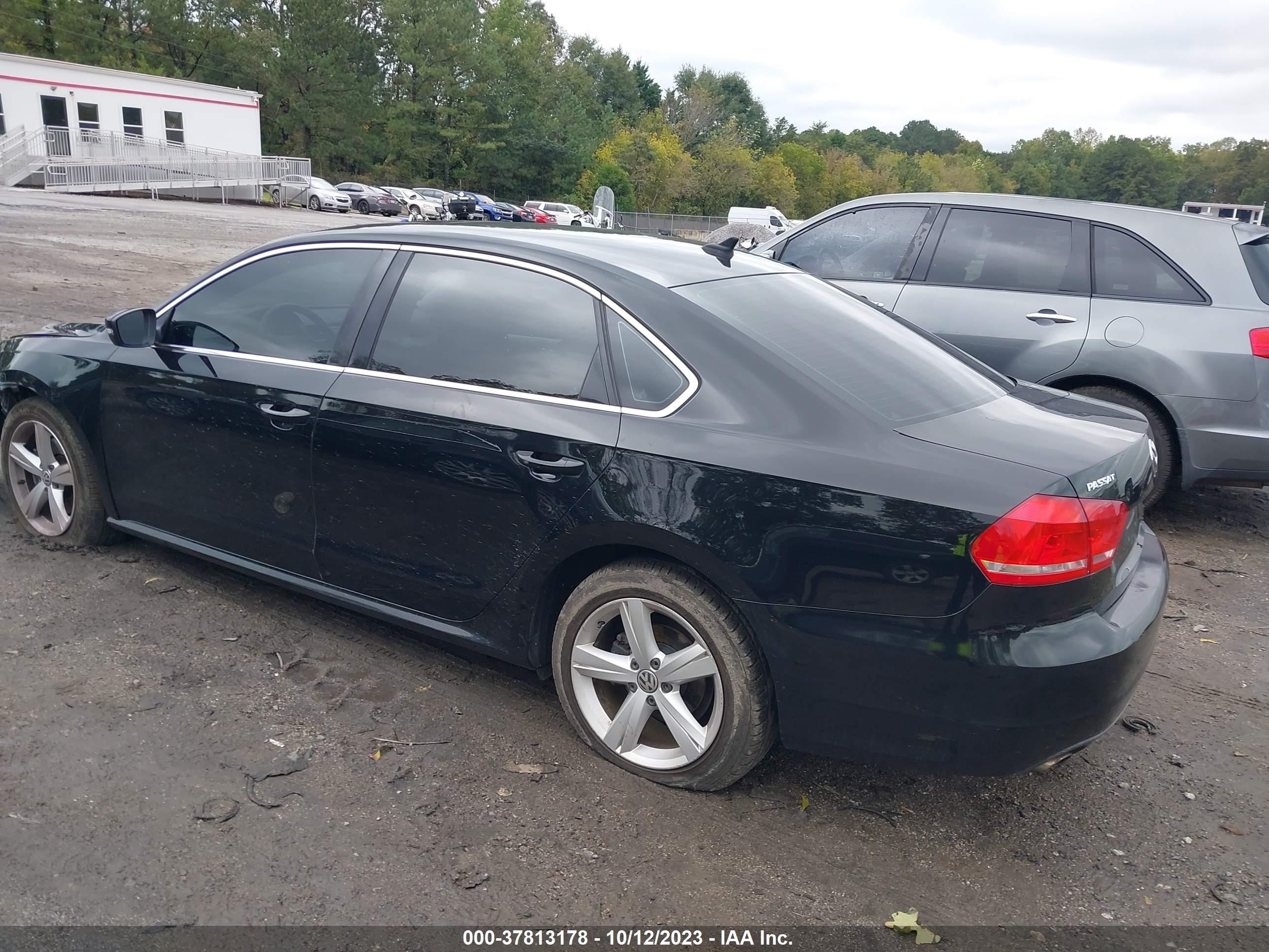 Photo 2 VIN: 1VWBH7A3XDC130632 - VOLKSWAGEN PASSAT 