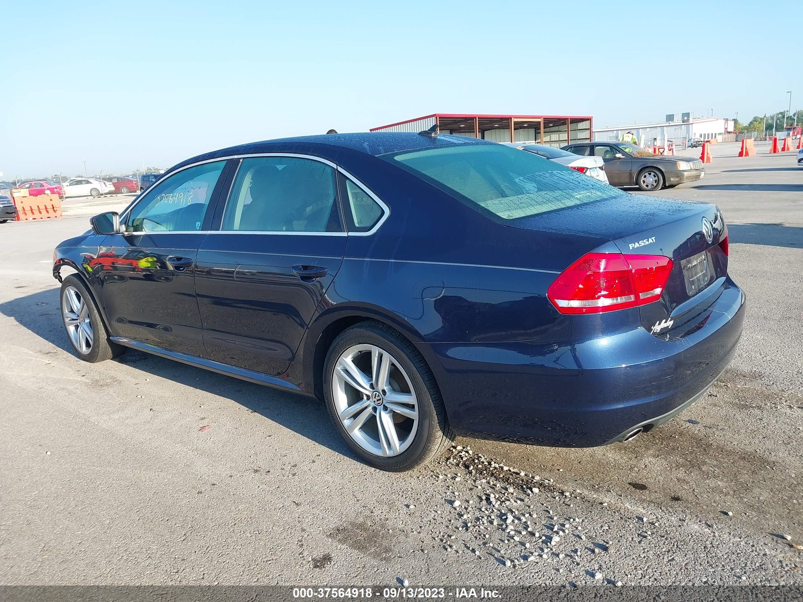 Photo 2 VIN: 1VWBM7A34DC090947 - VOLKSWAGEN PASSAT 