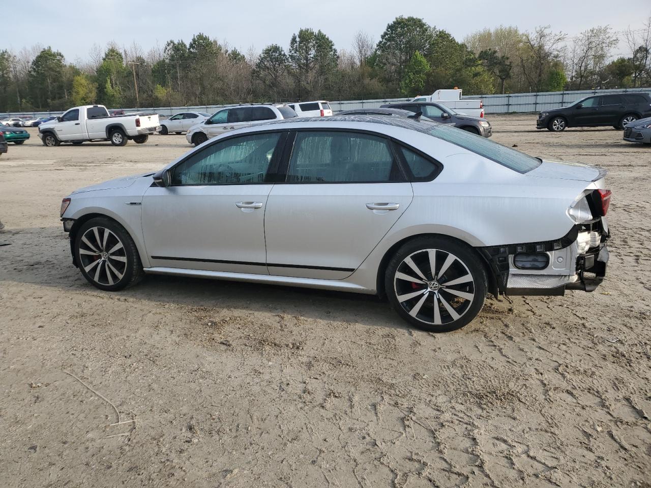 Photo 1 VIN: 1VWBM7A34JC041341 - VOLKSWAGEN PASSAT 