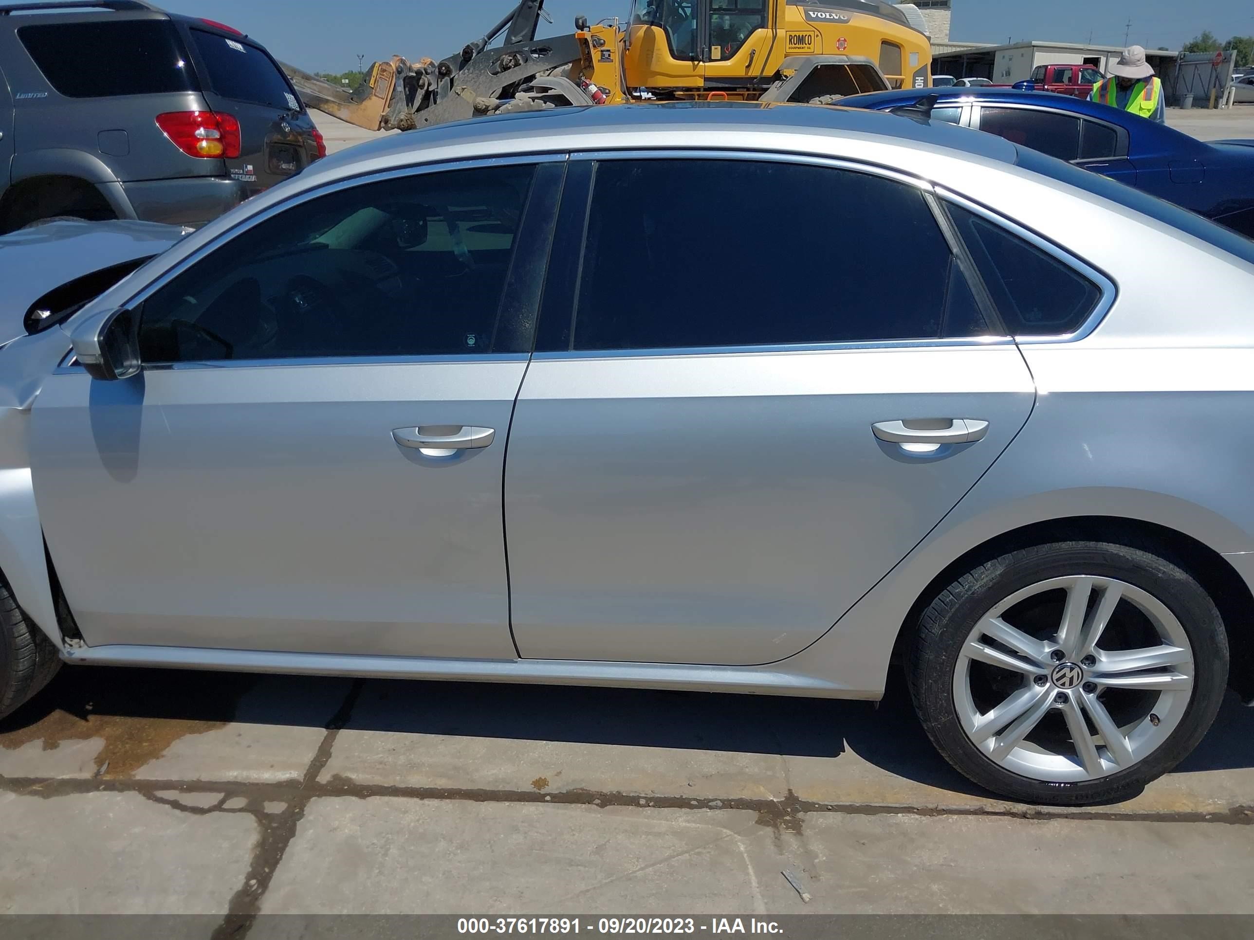 Photo 14 VIN: 1VWBN7A31EC044037 - VOLKSWAGEN PASSAT 