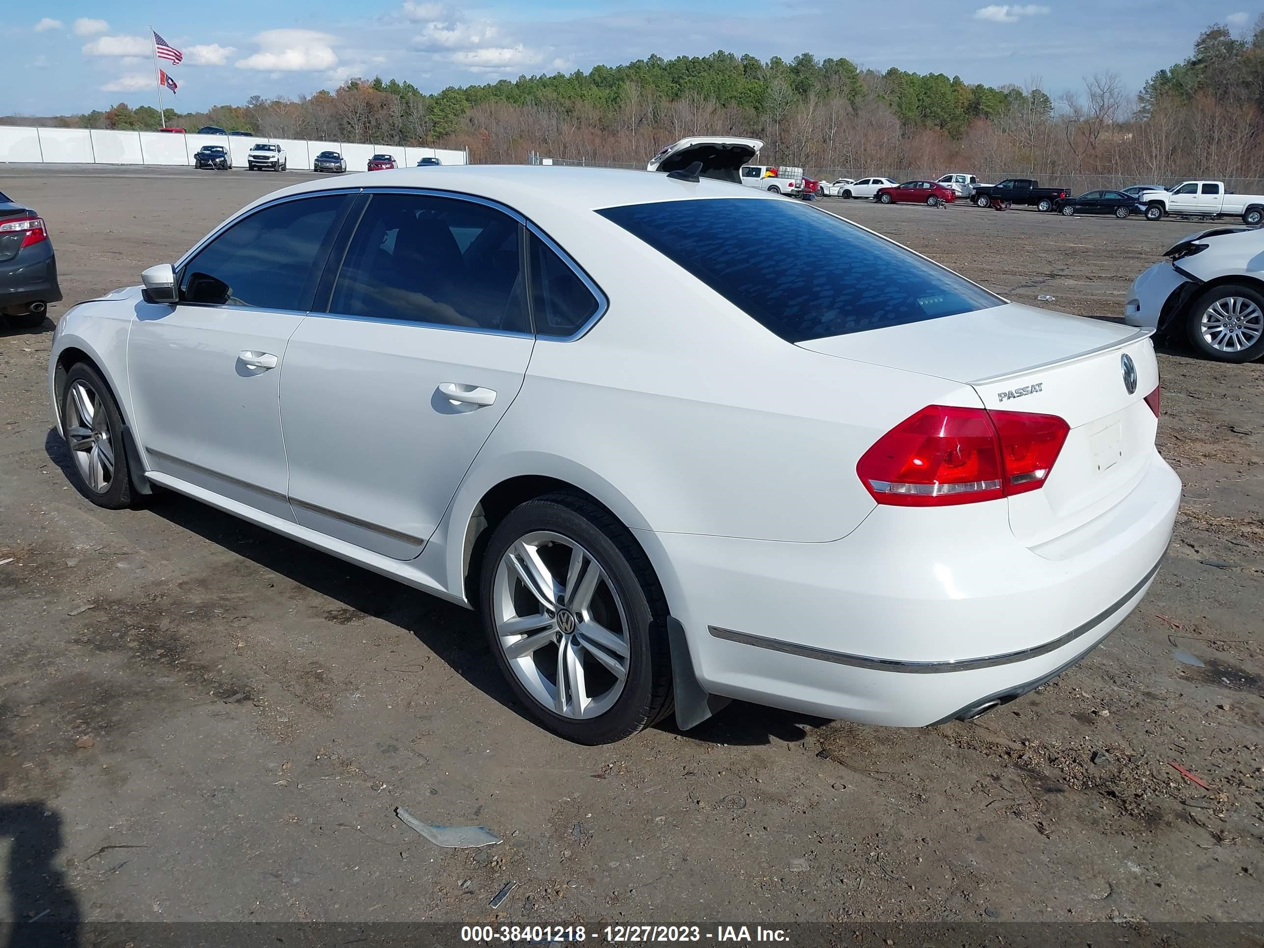 Photo 2 VIN: 1VWBN7A33EC009936 - VOLKSWAGEN PASSAT 