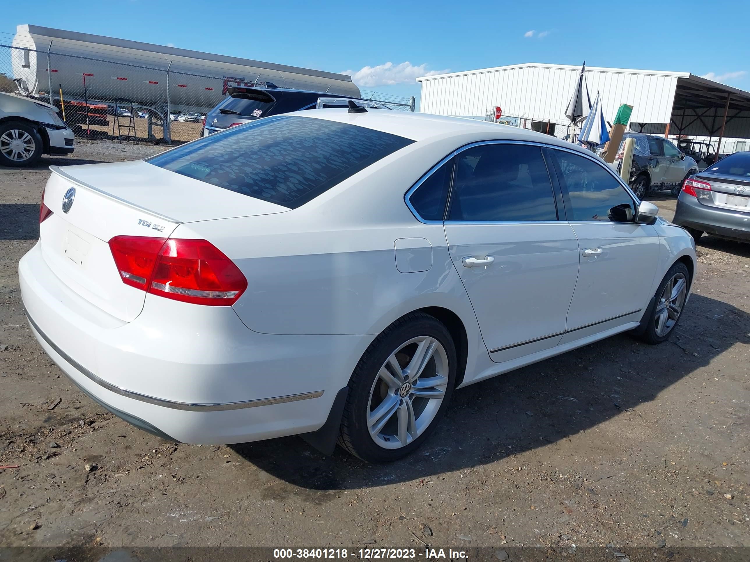 Photo 3 VIN: 1VWBN7A33EC009936 - VOLKSWAGEN PASSAT 