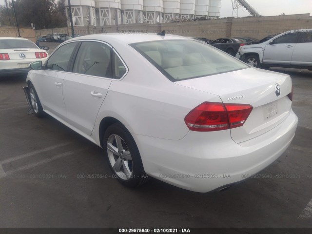 Photo 2 VIN: 1VWBP7A30CC019556 - VOLKSWAGEN PASSAT 