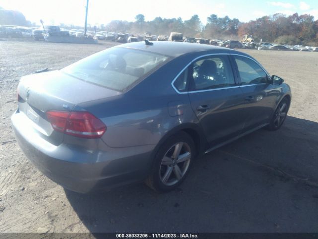 Photo 3 VIN: 1VWBP7A30CC045526 - VOLKSWAGEN PASSAT 