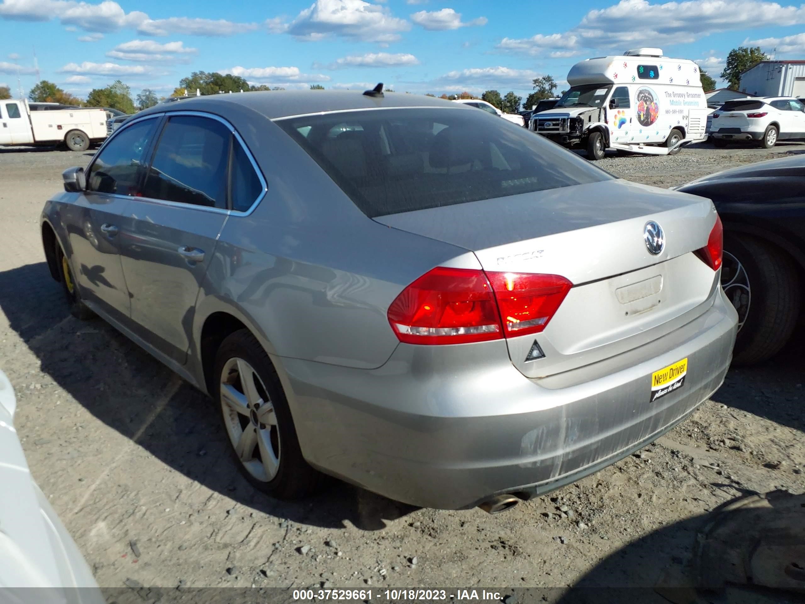 Photo 2 VIN: 1VWBP7A30DC108965 - VOLKSWAGEN PASSAT 