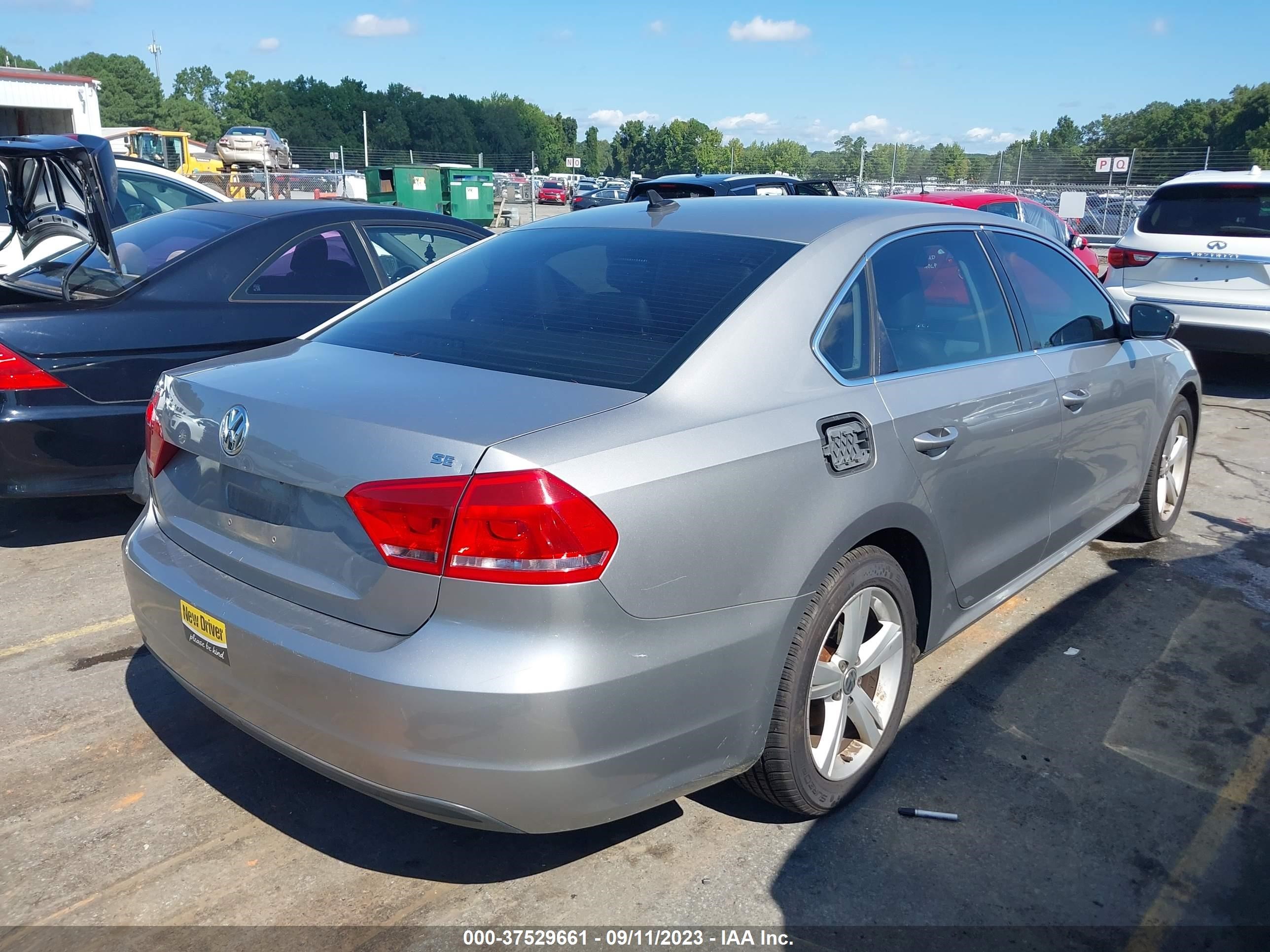 Photo 3 VIN: 1VWBP7A30DC108965 - VOLKSWAGEN PASSAT 