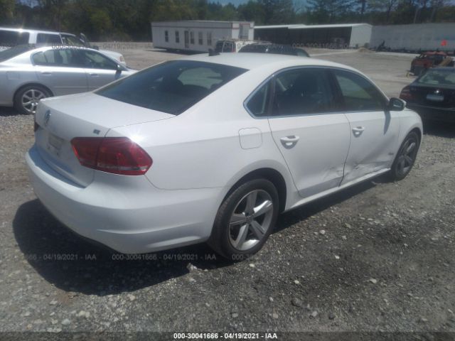 Photo 3 VIN: 1VWBP7A30DC113857 - VOLKSWAGEN PASSAT 