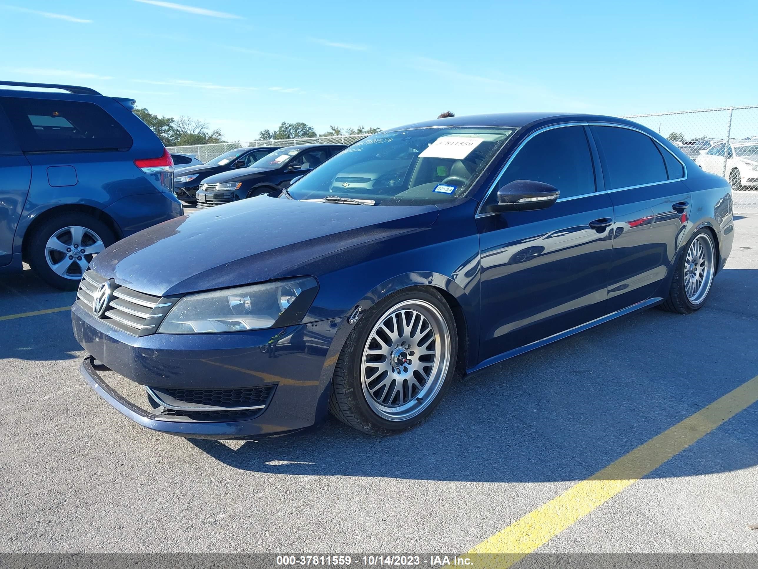 Photo 1 VIN: 1VWBP7A31CC046068 - VOLKSWAGEN PASSAT 