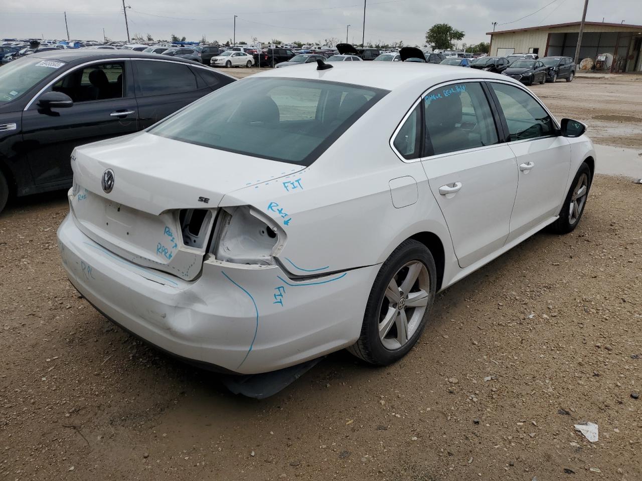 Photo 2 VIN: 1VWBP7A31CC081807 - VOLKSWAGEN PASSAT 