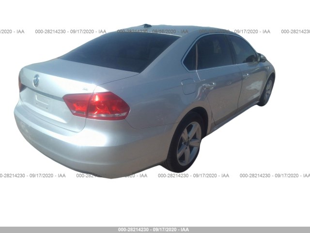 Photo 3 VIN: 1VWBP7A32CC040392 - VOLKSWAGEN PASSAT 