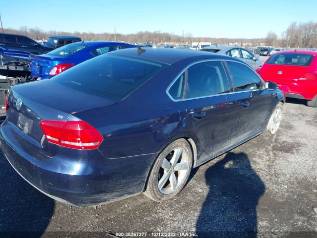 Photo 3 VIN: 1VWBP7A33CC053037 - VOLKSWAGEN PASSAT 