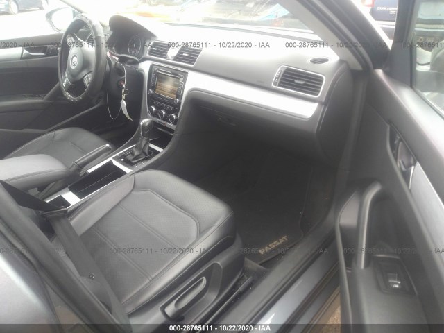 Photo 4 VIN: 1VWBP7A33CC070632 - VOLKSWAGEN PASSAT 