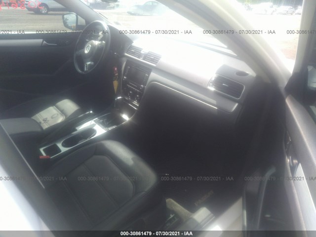 Photo 4 VIN: 1VWBP7A33DC121337 - VOLKSWAGEN PASSAT 