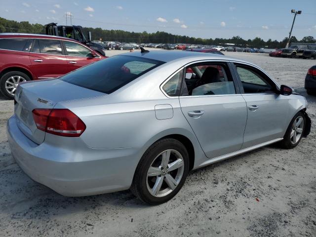 Photo 2 VIN: 1VWBP7A34CC030155 - VOLKSWAGEN PASSAT 