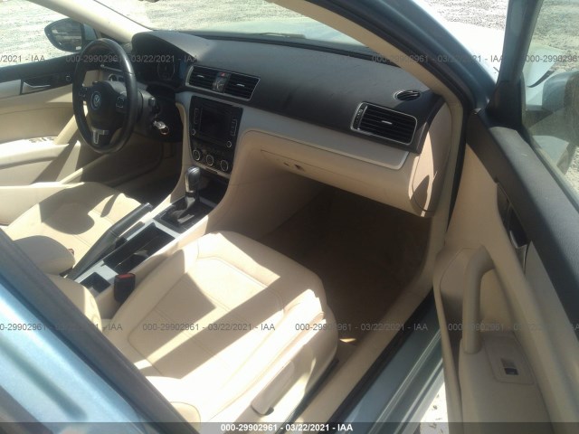 Photo 4 VIN: 1VWBP7A34CC047828 - VOLKSWAGEN PASSAT 