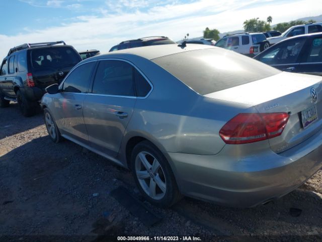 Photo 2 VIN: 1VWBP7A35CC041875 - VOLKSWAGEN PASSAT 