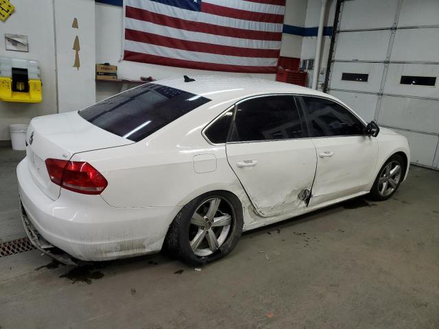 Photo 2 VIN: 1VWBP7A35DC130590 - VOLKSWAGEN PASSAT 