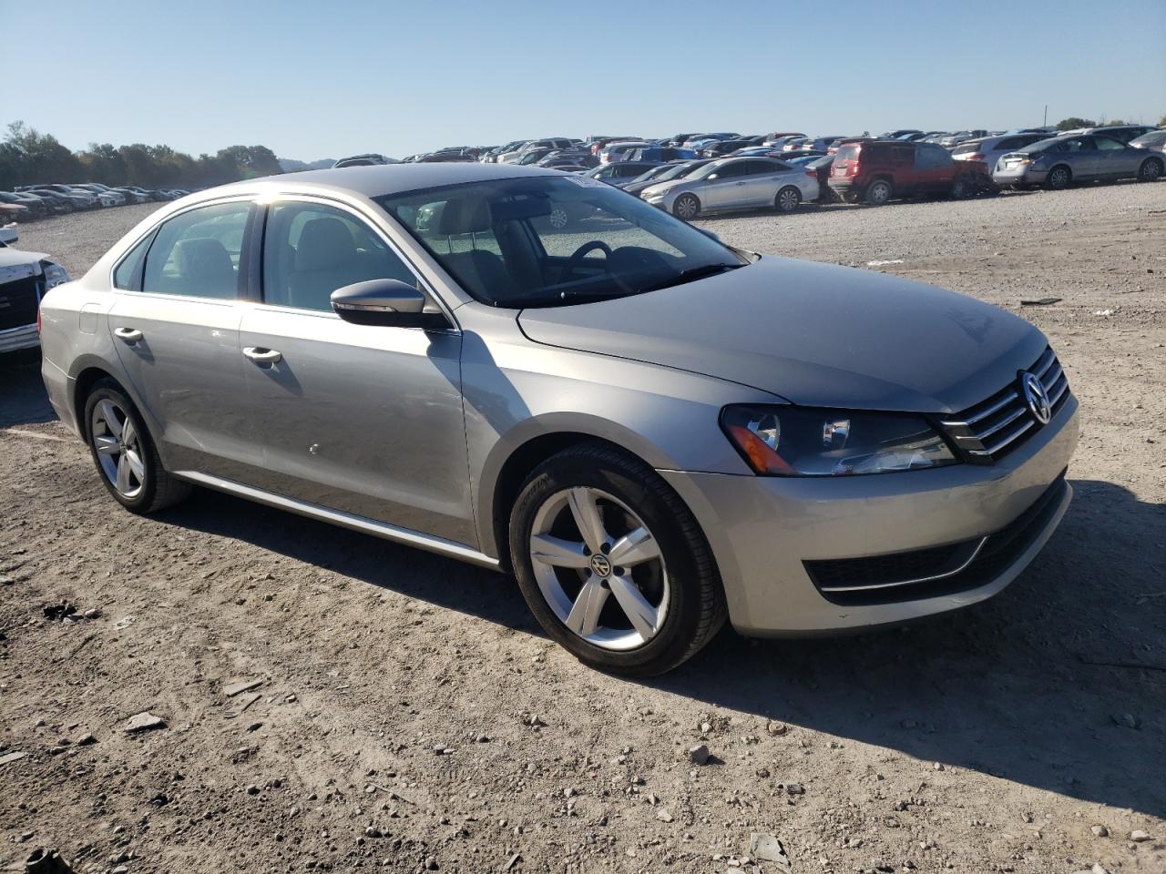 Photo 3 VIN: 1VWBP7A36CC005032 - VOLKSWAGEN PASSAT 