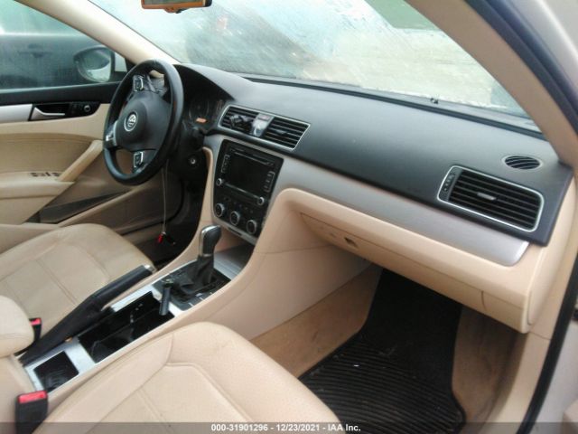 Photo 4 VIN: 1VWBP7A37CC042719 - VOLKSWAGEN PASSAT 