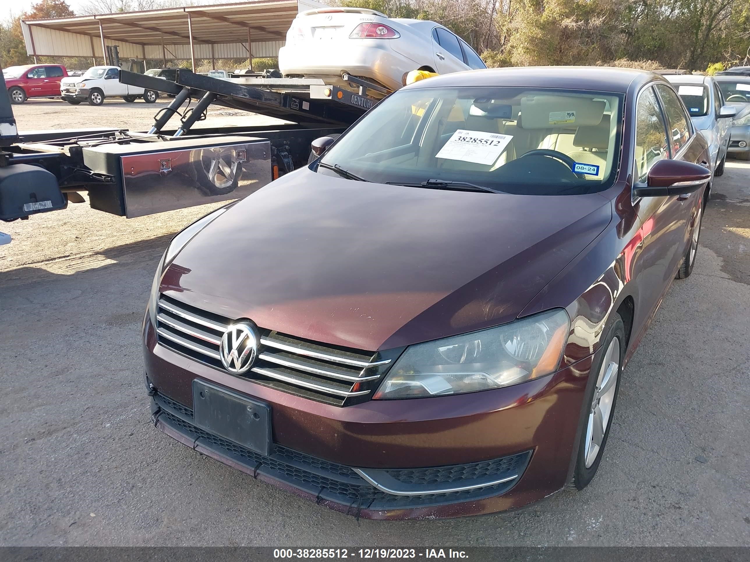 Photo 1 VIN: 1VWBP7A37CC097428 - VOLKSWAGEN PASSAT 