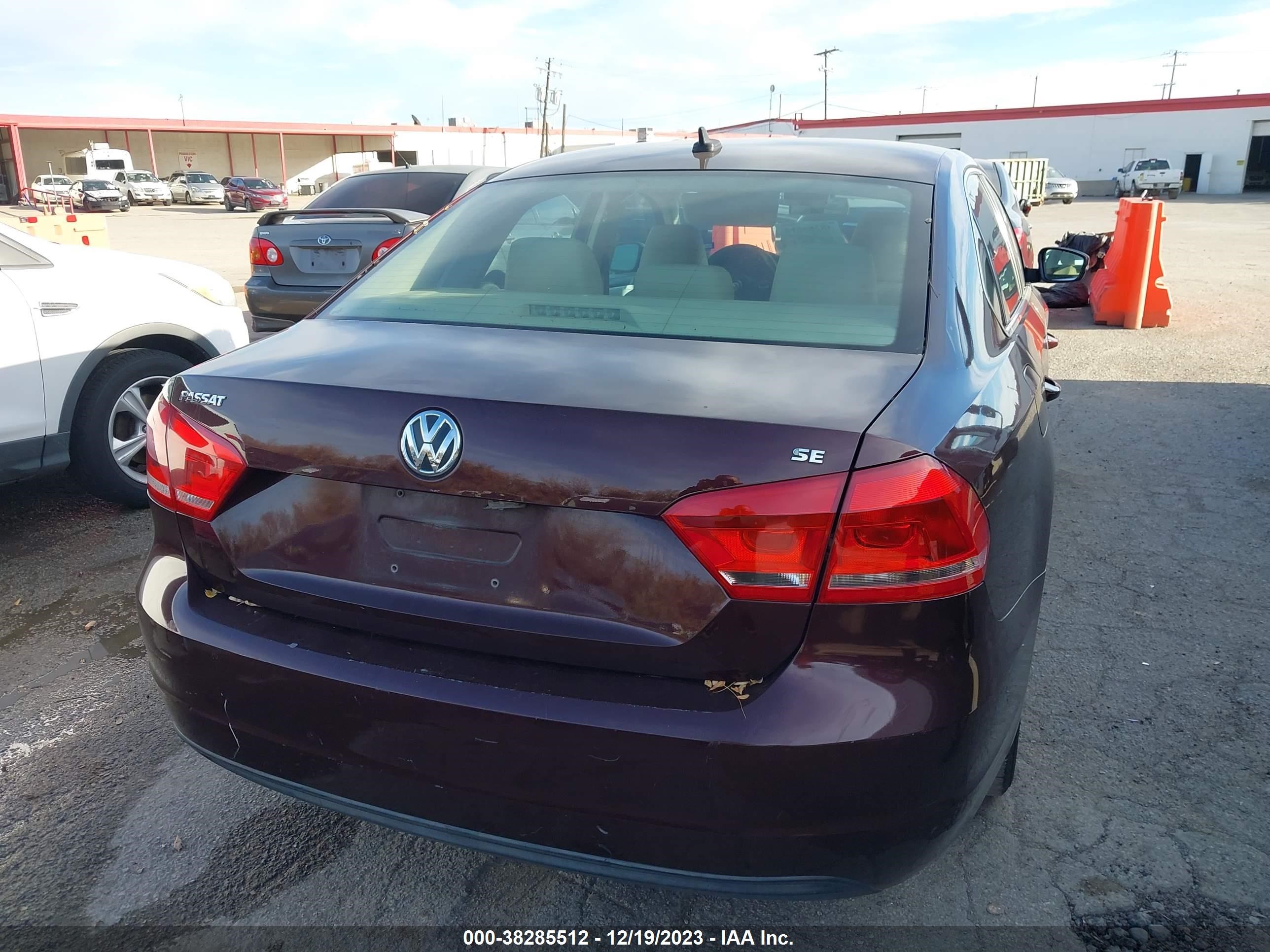 Photo 3 VIN: 1VWBP7A37CC097428 - VOLKSWAGEN PASSAT 