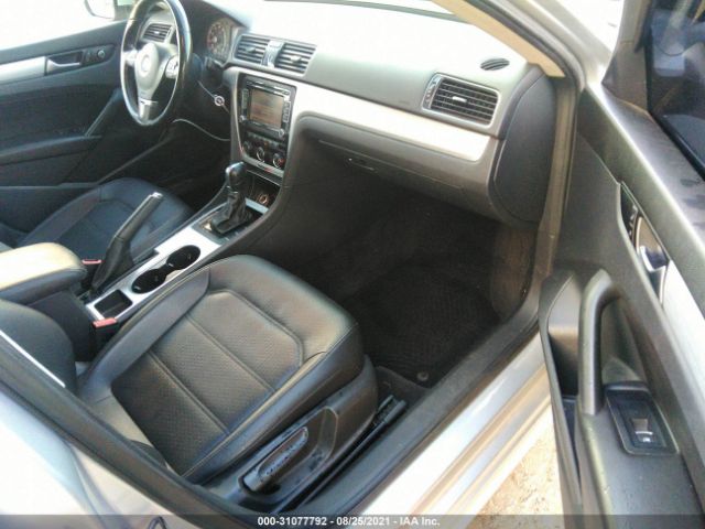 Photo 4 VIN: 1VWBP7A37DC086401 - VOLKSWAGEN PASSAT 