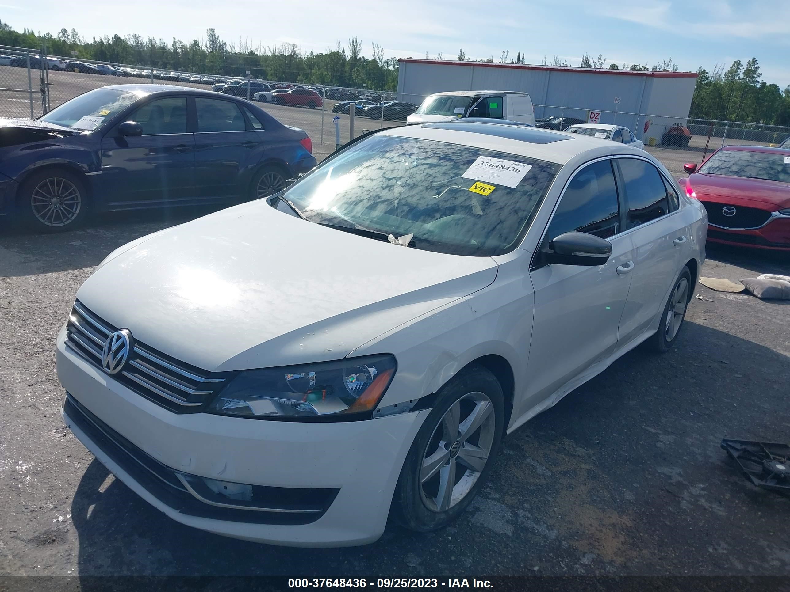 Photo 1 VIN: 1VWBP7A37DC145527 - VOLKSWAGEN PASSAT 