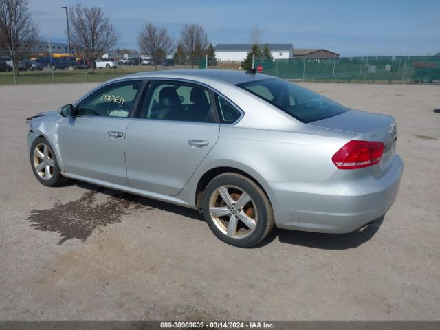 Photo 2 VIN: 1VWBP7A39CC028000 - VOLKSWAGEN PASSAT 