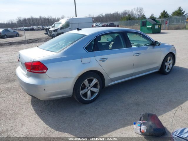 Photo 3 VIN: 1VWBP7A39CC028000 - VOLKSWAGEN PASSAT 