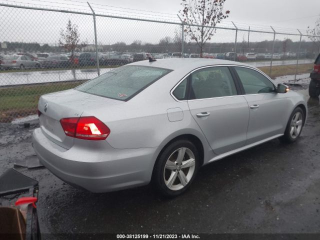 Photo 3 VIN: 1VWBP7A39DC122847 - VOLKSWAGEN PASSAT 