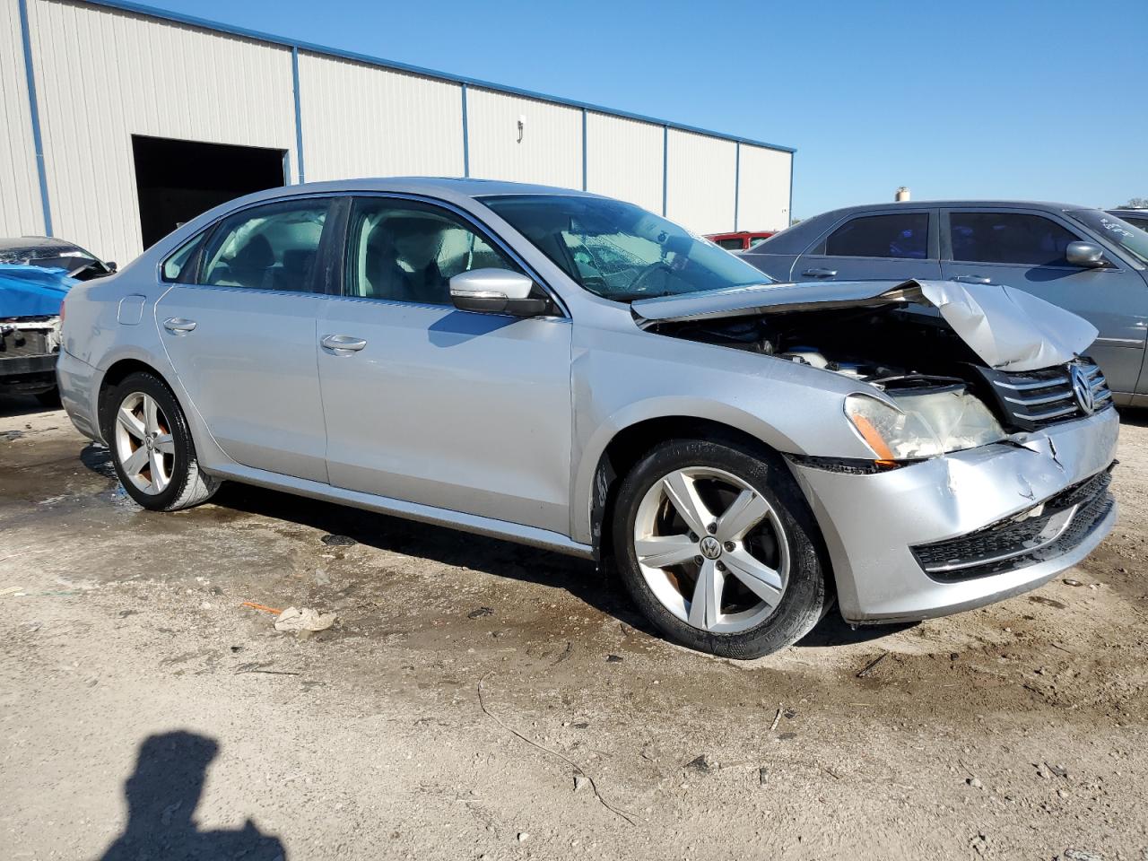 Photo 3 VIN: 1VWBP7A39DC128258 - VOLKSWAGEN PASSAT 