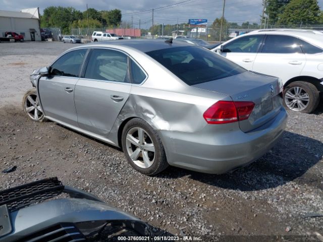 Photo 2 VIN: 1VWBP7A3XCC015143 - VOLKSWAGEN PASSAT 