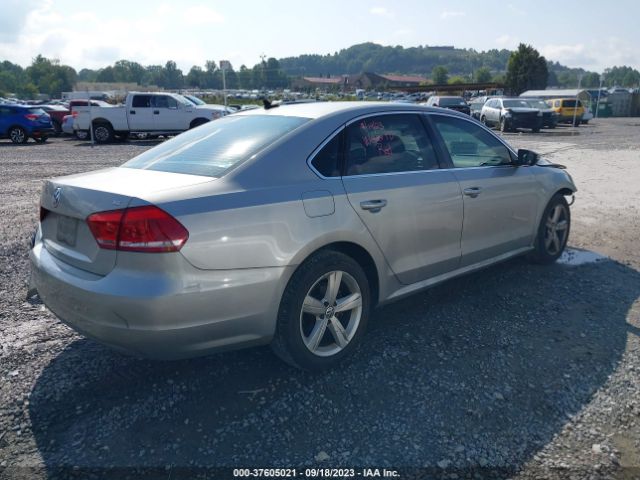 Photo 3 VIN: 1VWBP7A3XCC015143 - VOLKSWAGEN PASSAT 