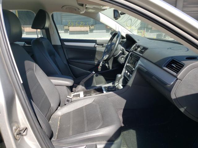 Photo 4 VIN: 1VWBP7A3XCC025297 - VOLKSWAGEN PASSAT SE 