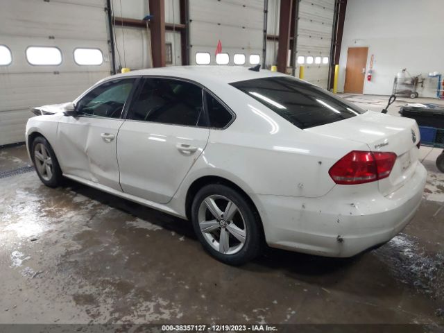 Photo 2 VIN: 1VWBP7A3XCC077710 - VOLKSWAGEN PASSAT 