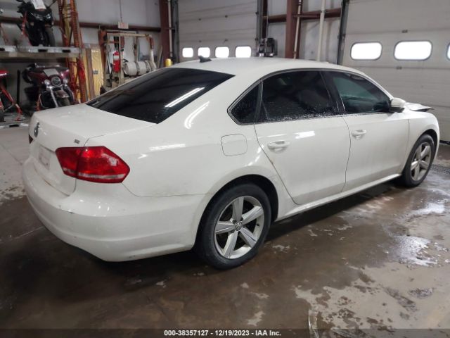 Photo 3 VIN: 1VWBP7A3XCC077710 - VOLKSWAGEN PASSAT 