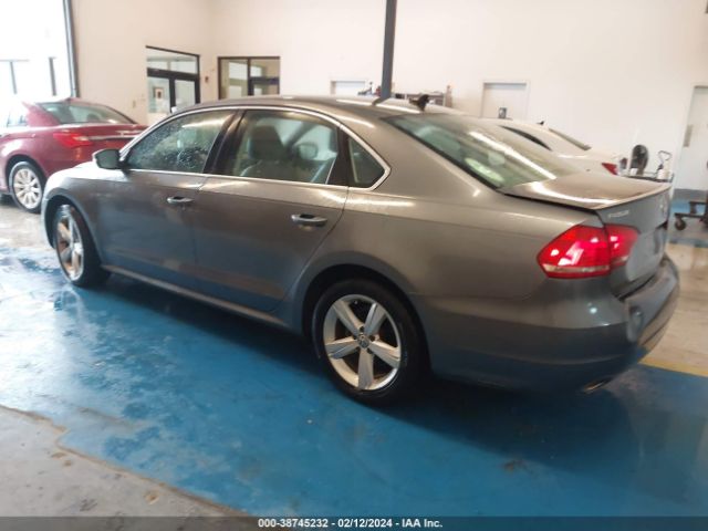 Photo 2 VIN: 1VWBP7A3XDC033983 - VOLKSWAGEN PASSAT 