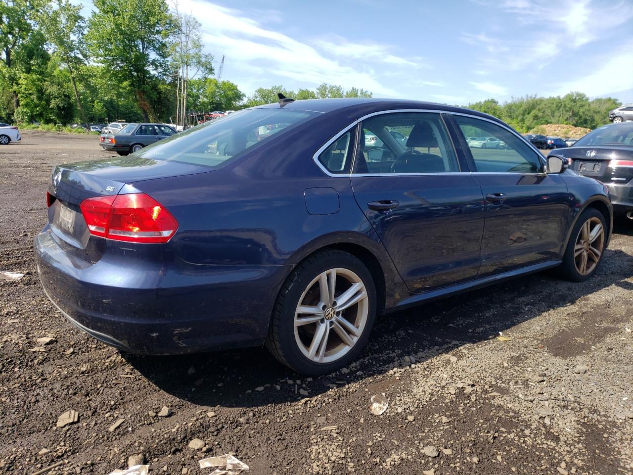 Photo 2 VIN: 1VWBP7A3XEC018241 - VOLKSWAGEN PASSAT 