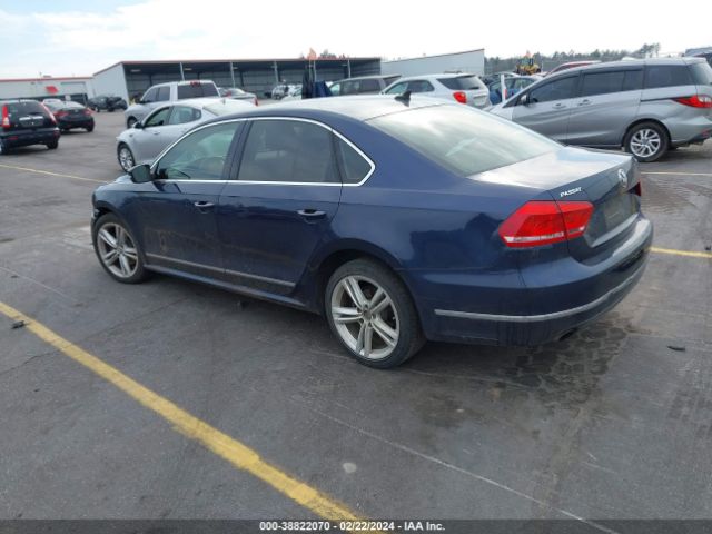 Photo 2 VIN: 1VWBS7A30FC002940 - VOLKSWAGEN PASSAT 