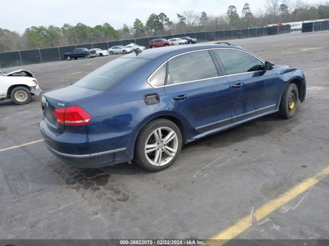 Photo 3 VIN: 1VWBS7A30FC002940 - VOLKSWAGEN PASSAT 