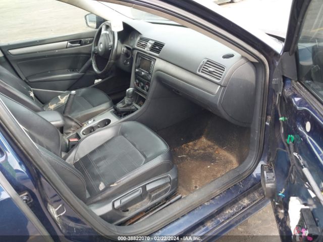 Photo 4 VIN: 1VWBS7A30FC002940 - VOLKSWAGEN PASSAT 