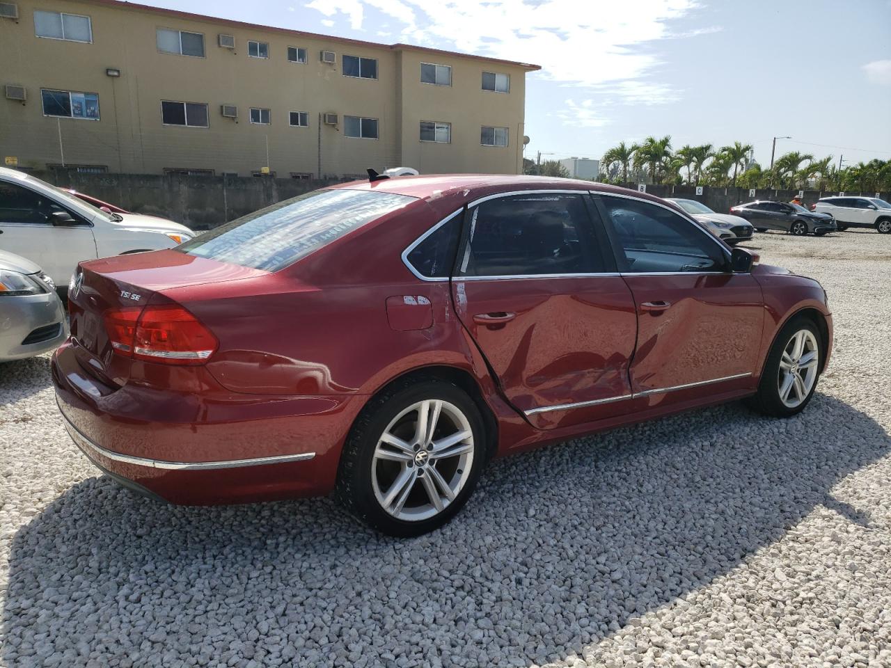 Photo 2 VIN: 1VWBS7A30FC038868 - VOLKSWAGEN PASSAT 